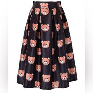 Saferin teddy bear print pleated skirt.  Black with tan bear heads. Size Large.
